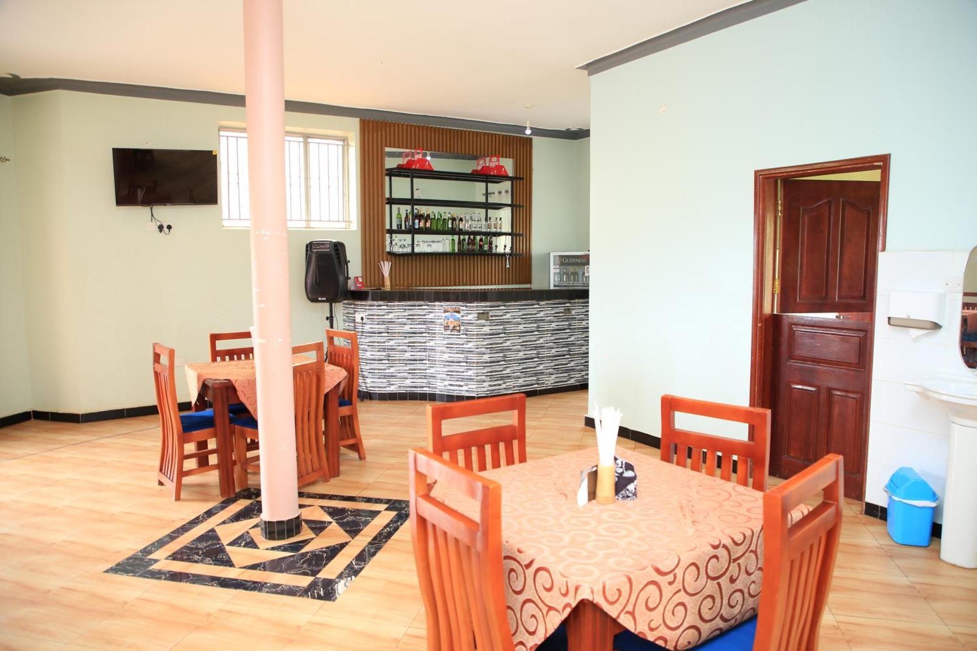 Westway Luxury Suites Mbarara Екстериор снимка